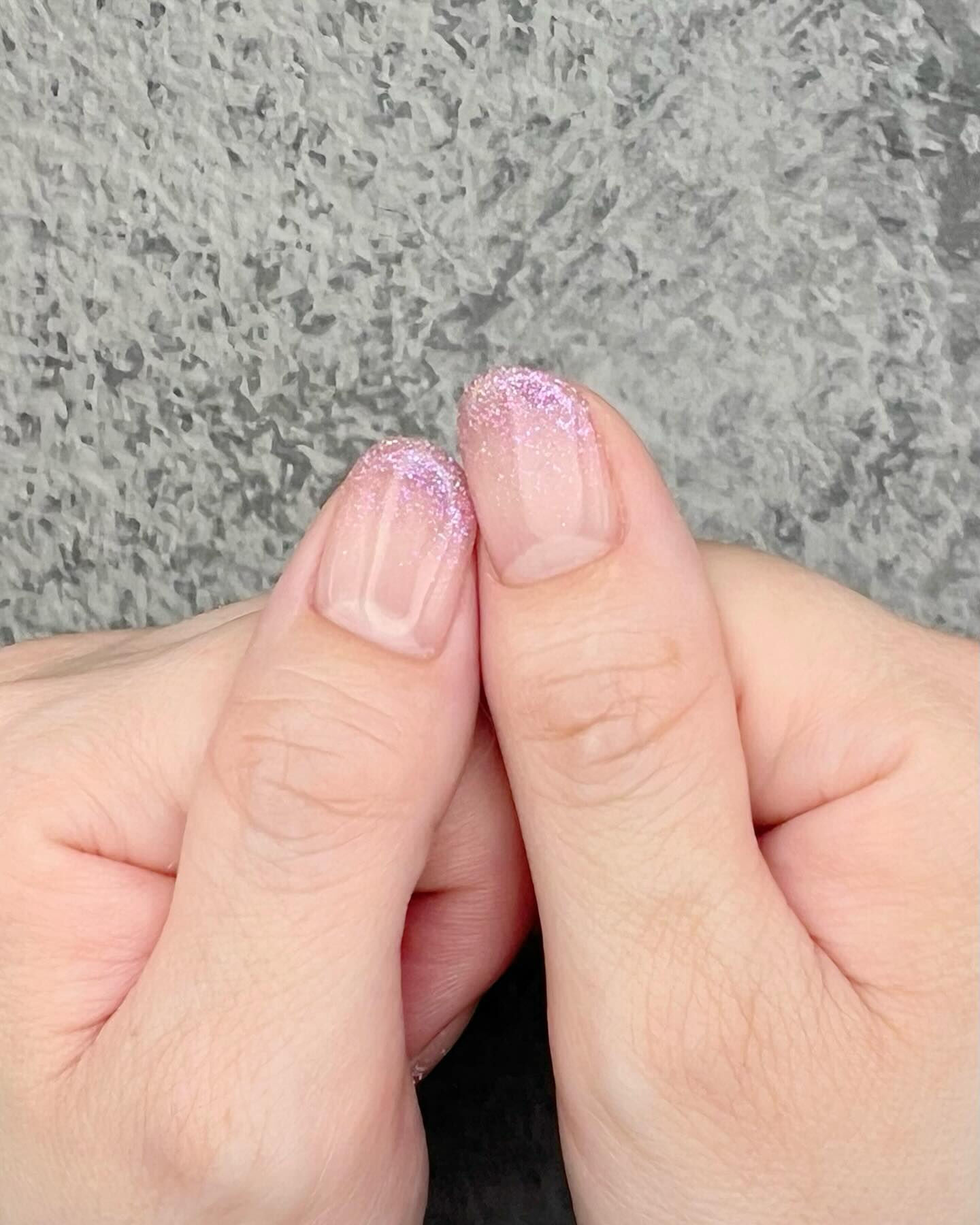 お客様にシンプルラメグラさせて頂きました✨夏はギラギラしたく