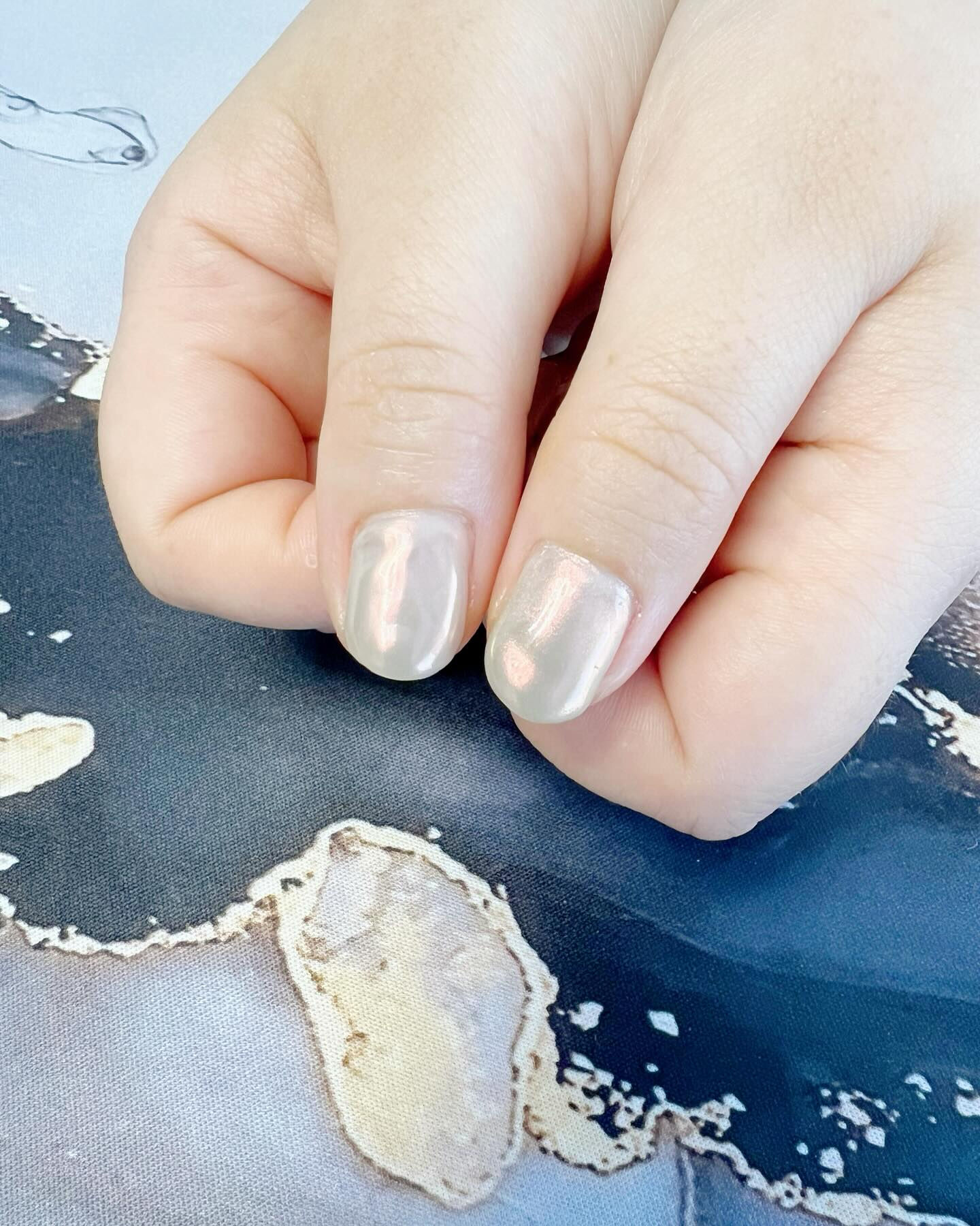 オーロラパウダー使ったネイルをさせていただきました💅