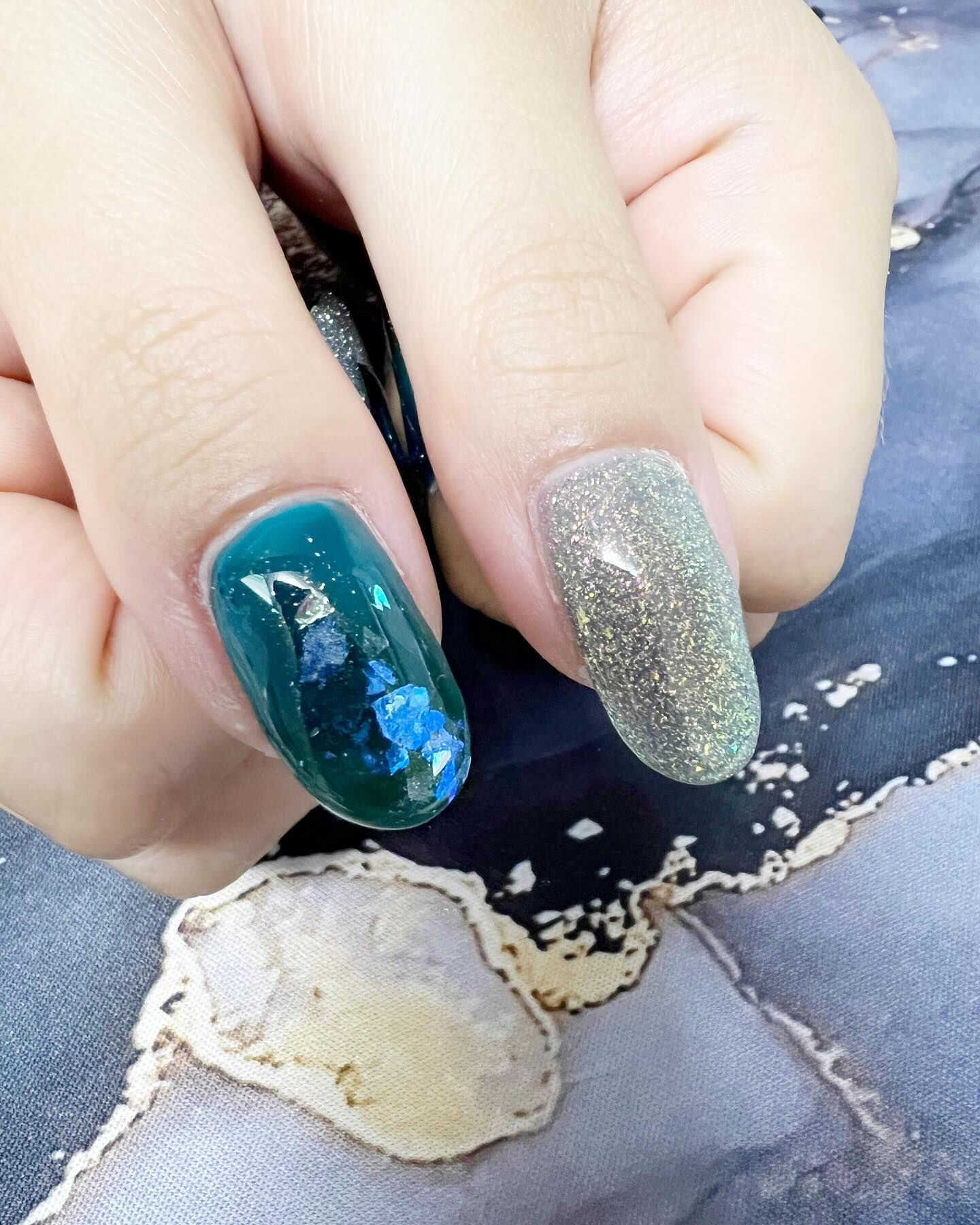 お客様と相談しながら夏っぽいネイルさせていただきました💅
