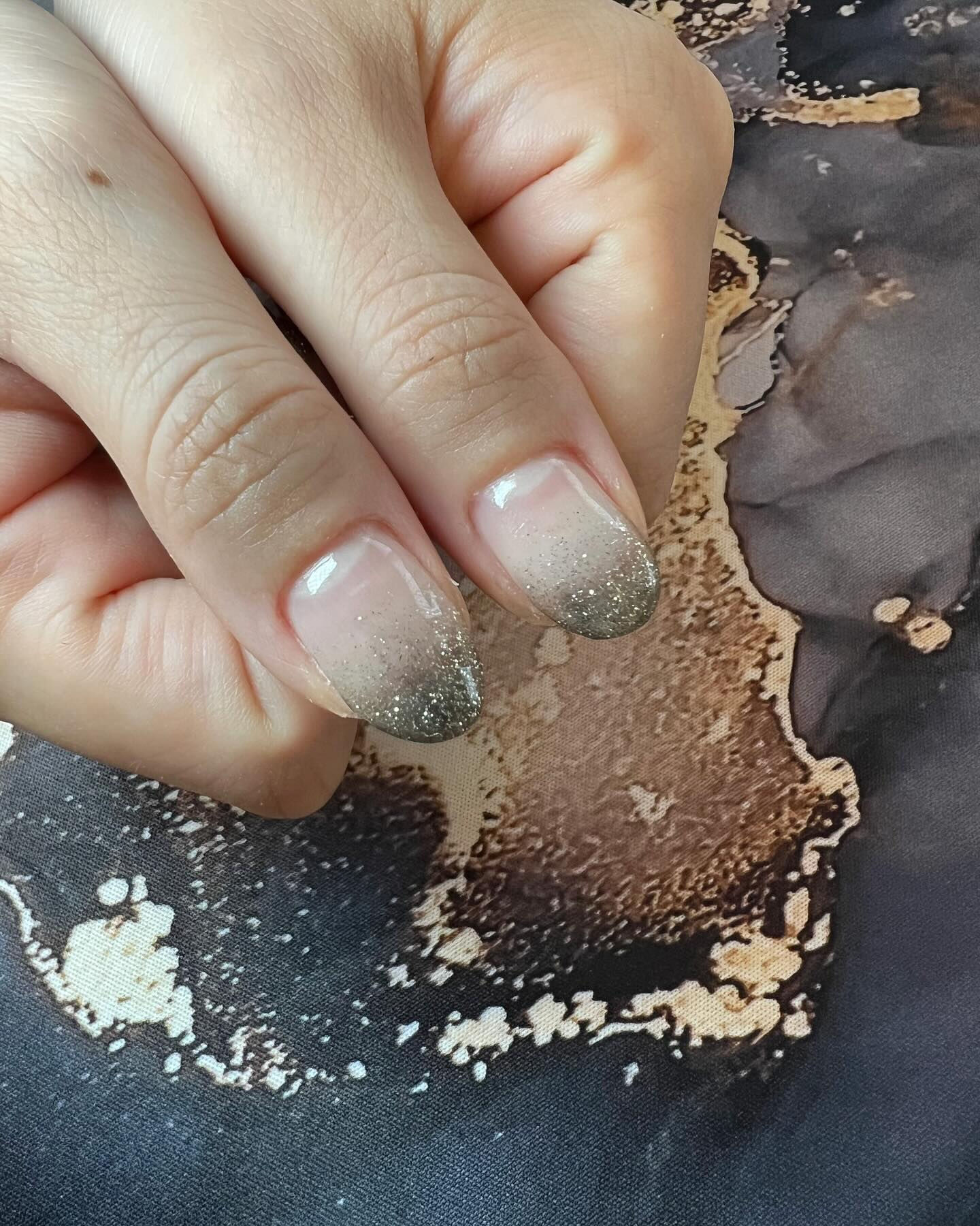 黒ラメグラさせていただきました💅