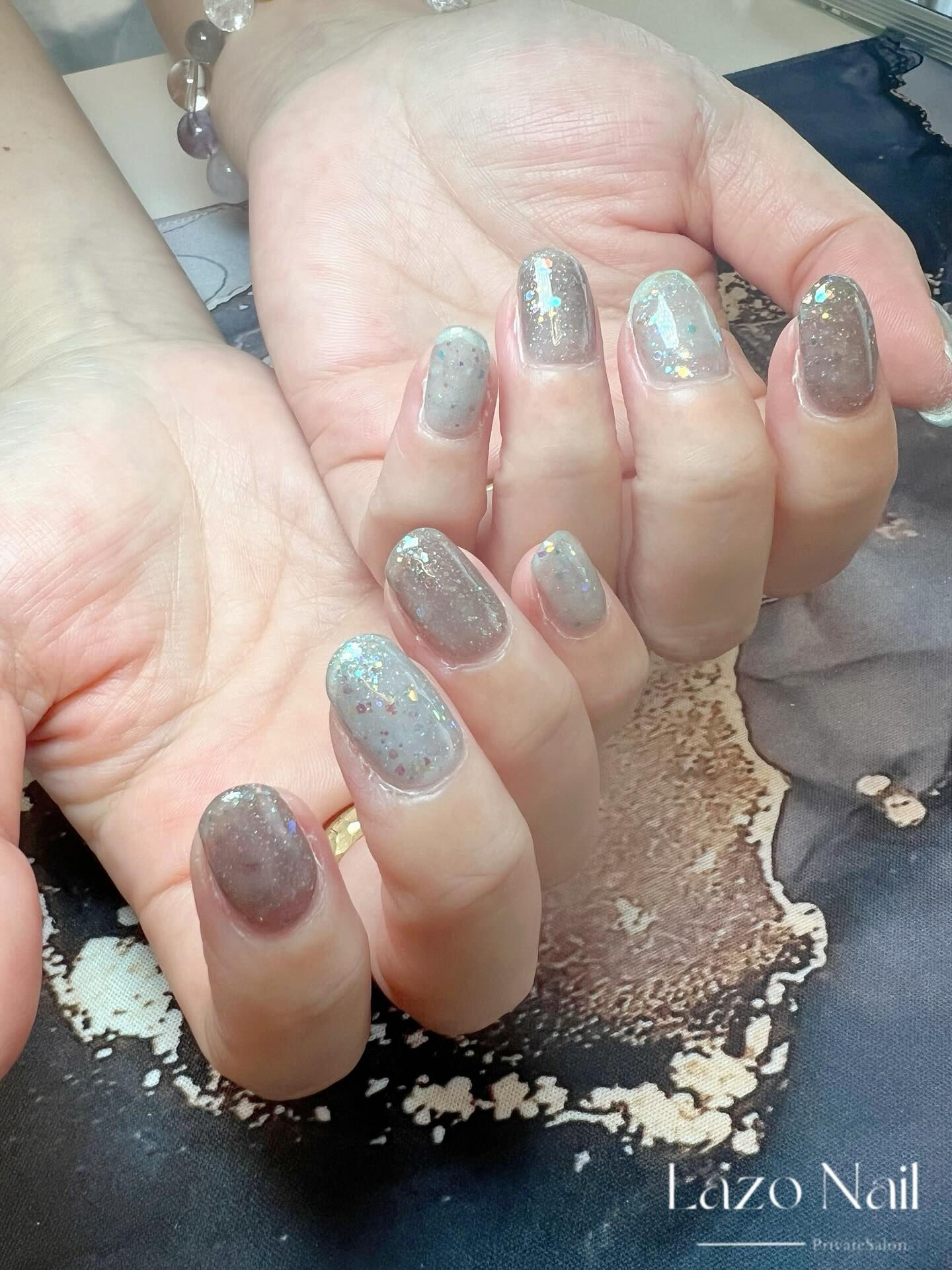 ラメ1色塗り2色交互にさせていただきました💅