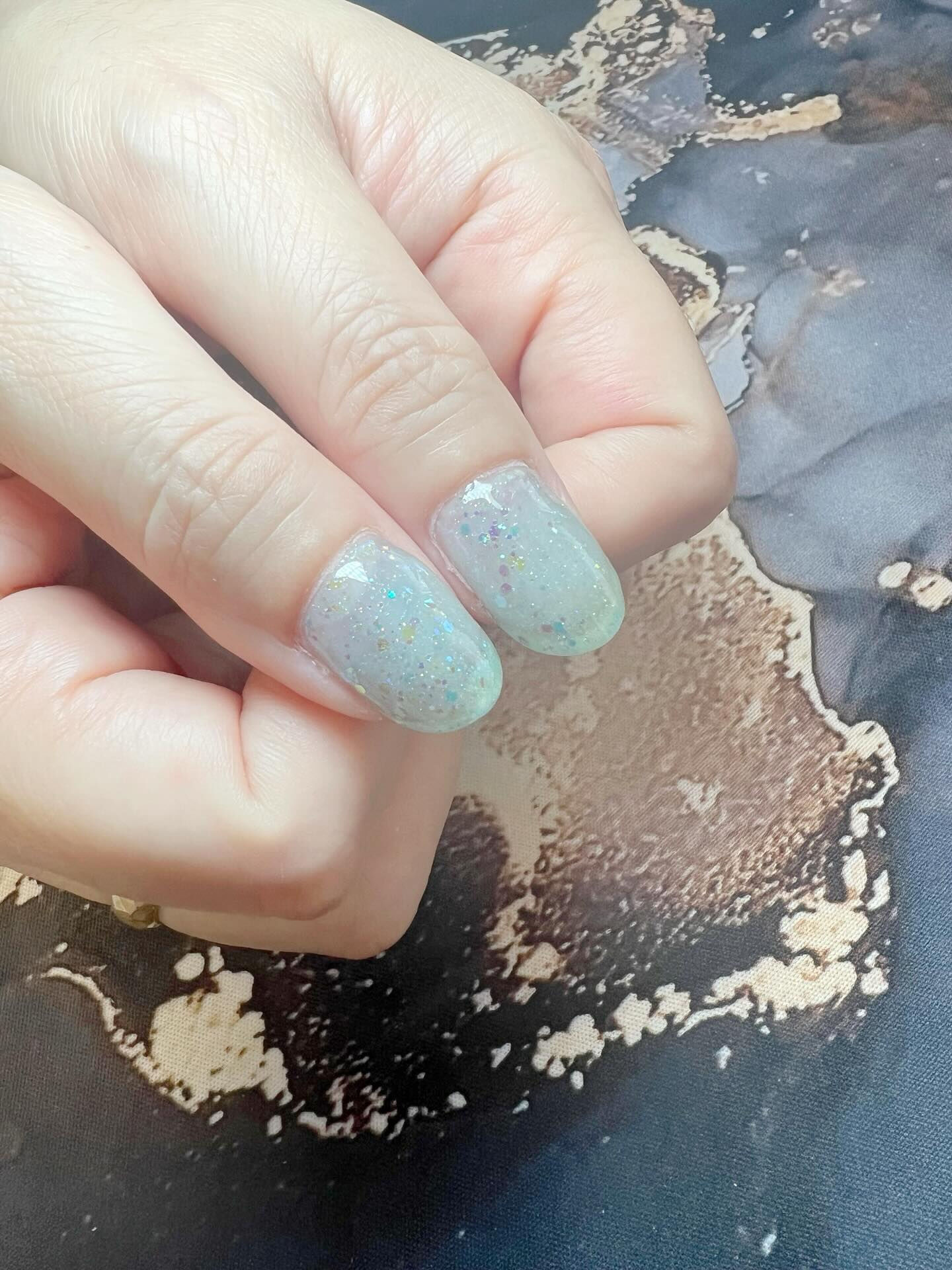 ラメ1色塗り2色交互にさせていただきました💅