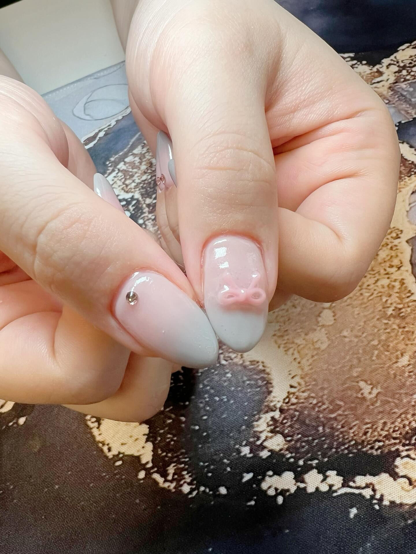 ピンクベースにグレーグラデさせていただきました💅