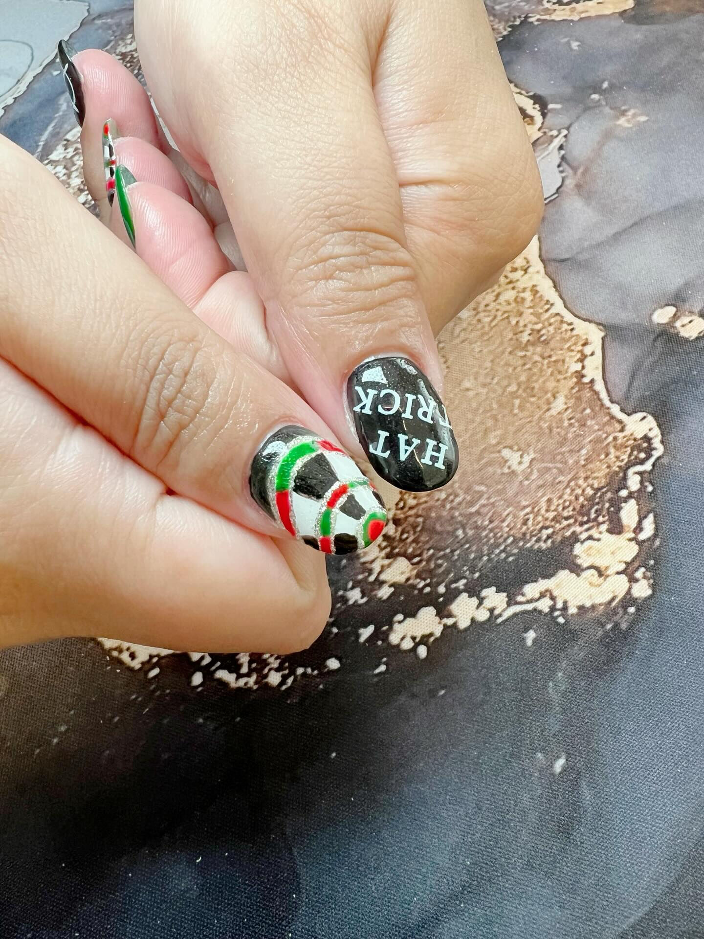 持ち込みデザインでダーツネイルさせていただきました💅
