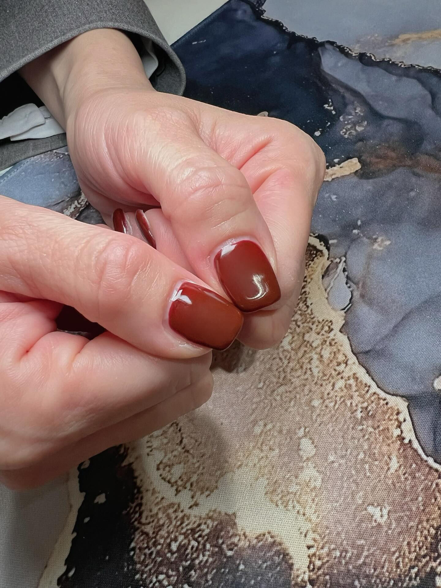 シンプル秋色ワンカラーさせていただきました💅