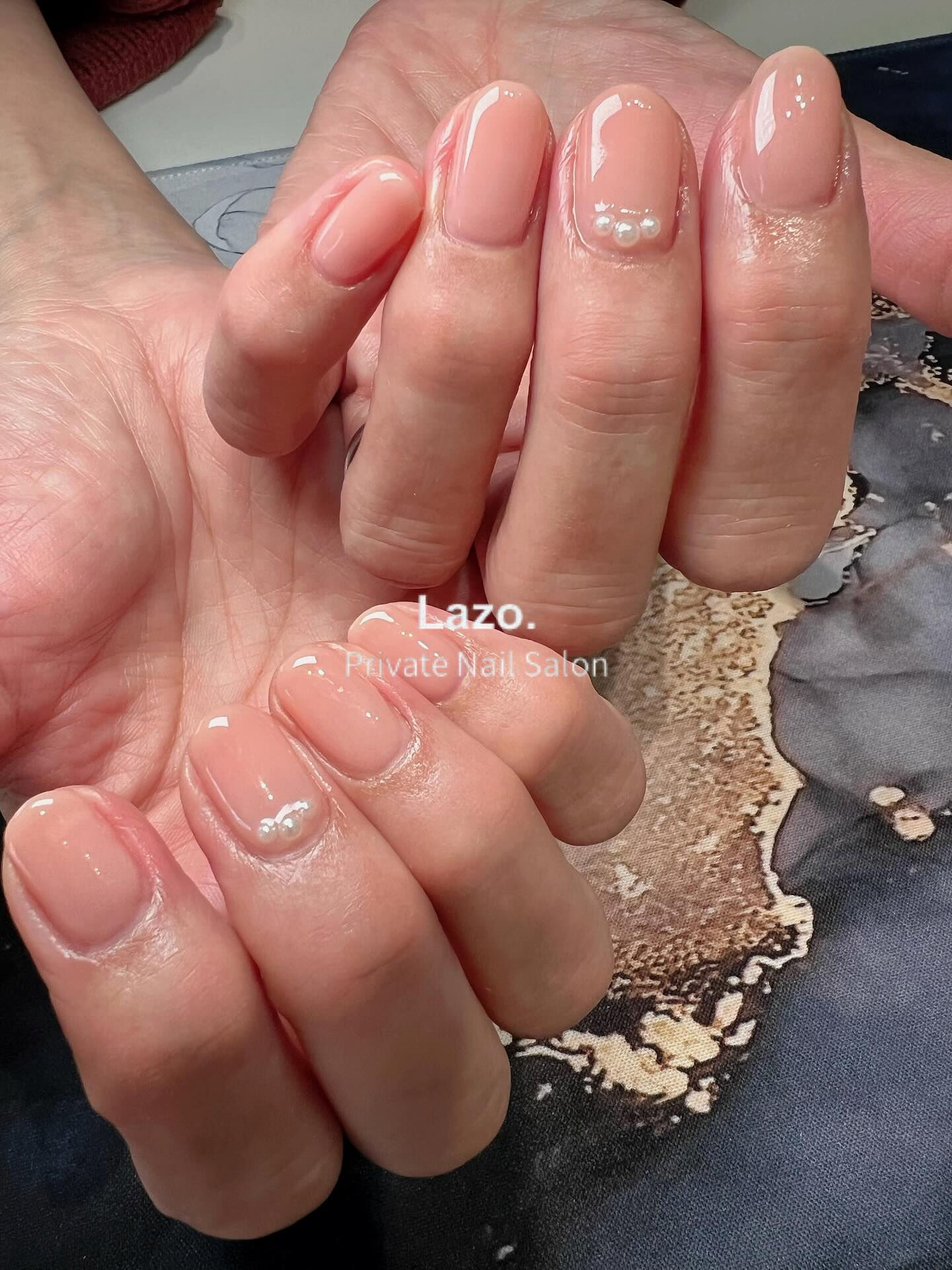 パールで上品なネイルさせていただきました💅
