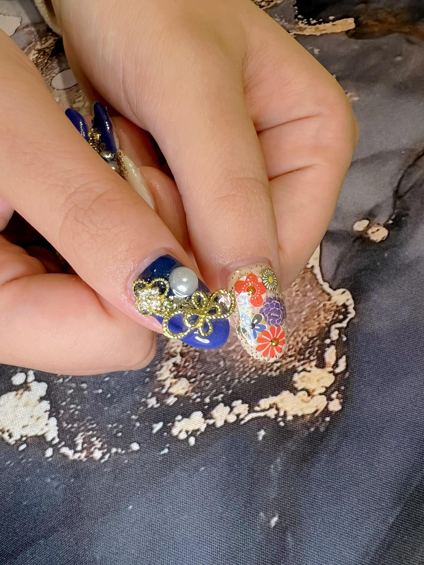 成人式前撮りネイルさせていただきました💅