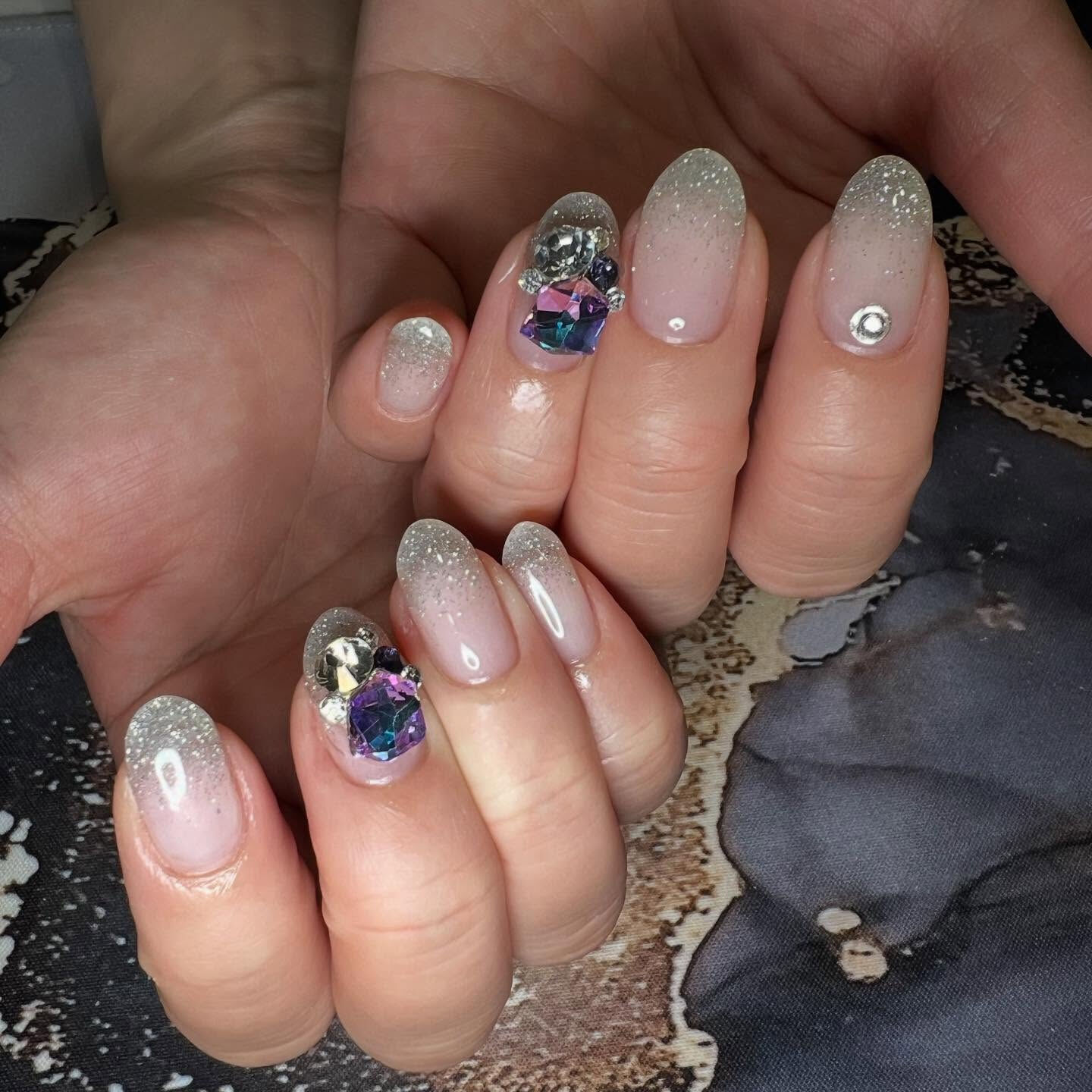 ワンポイントビジューネイルさせていただきました💅