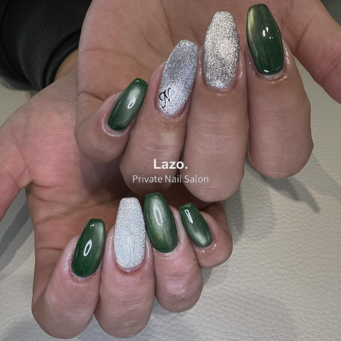 ダークグリーンSimpleマグネイルさせていただきました💅
