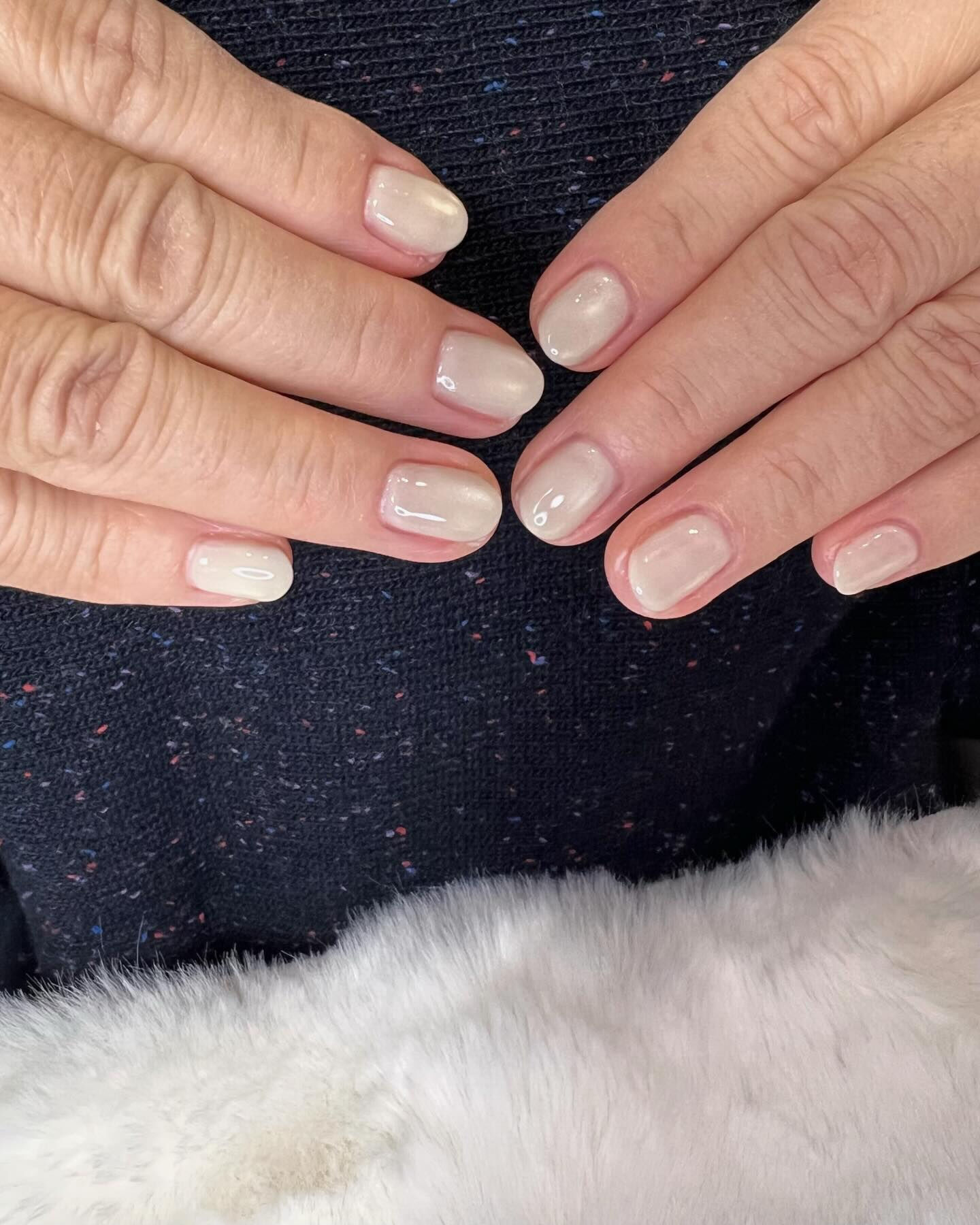 ワンカラーの上にクリアマグさせていただきました💅