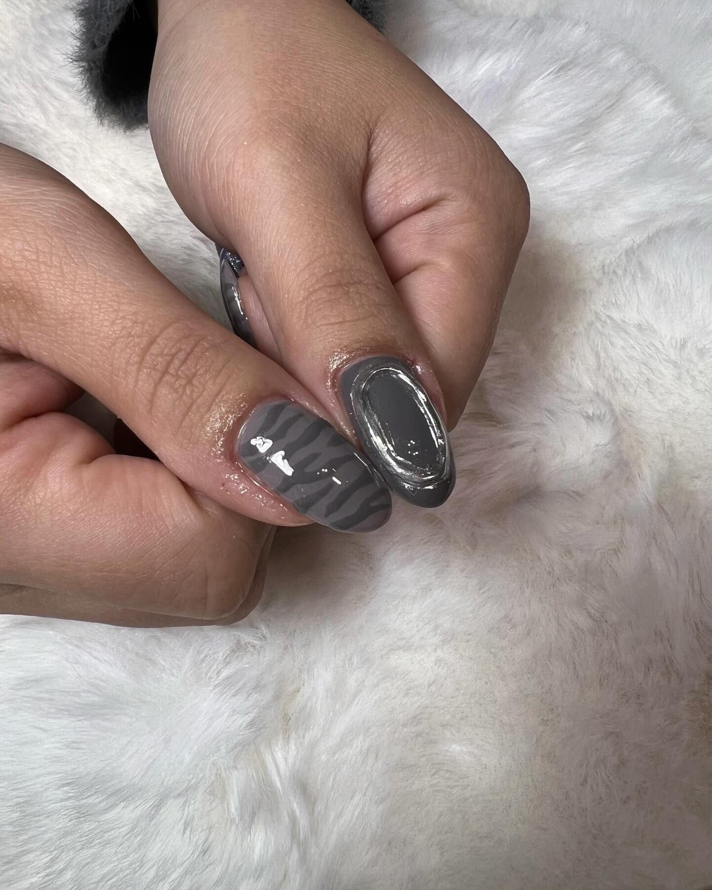 ゼブラ柄ネイル💅