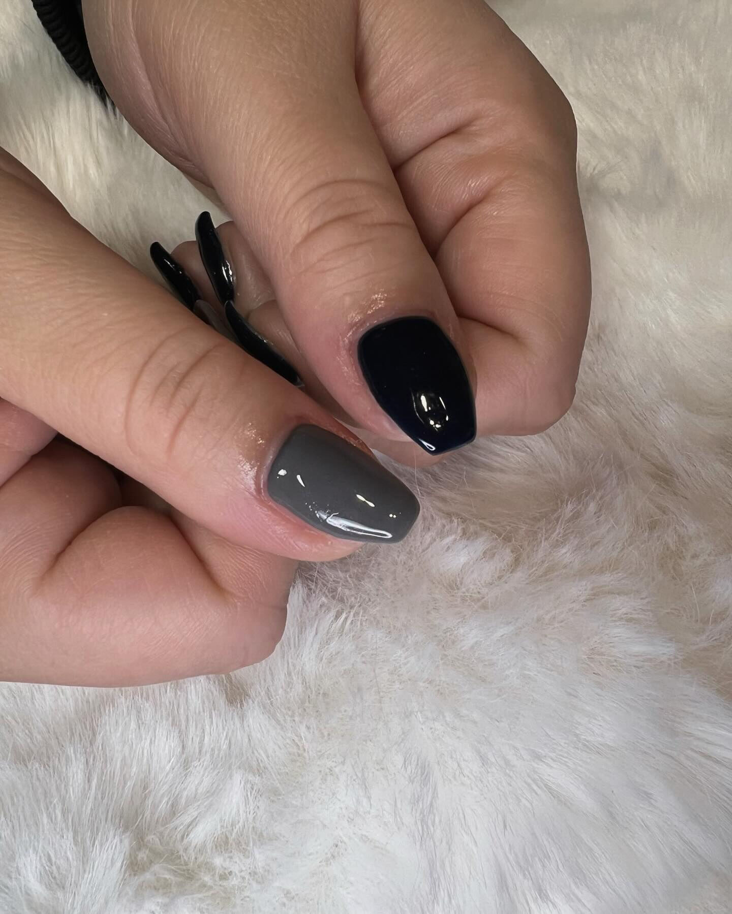 アシメワンカラーネイル💅