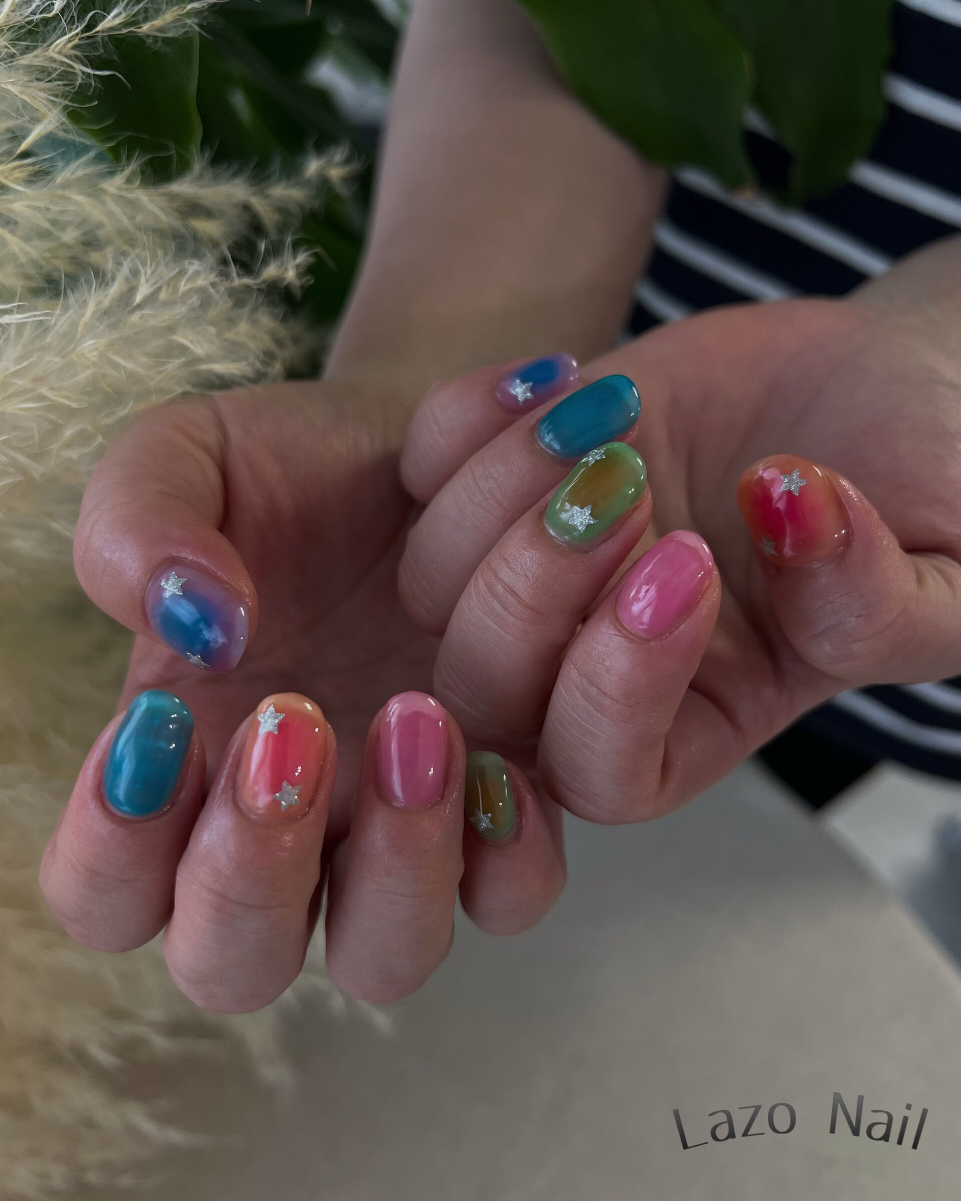 カラフルな色合わせで、指先から気分まで明るく🌈✨